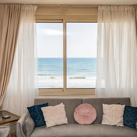 Quattro Beachfront Sea View Ap 4