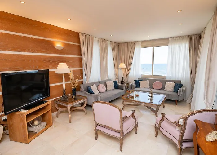 Quattro Beachfront Sea View Ap 4 Larnaka