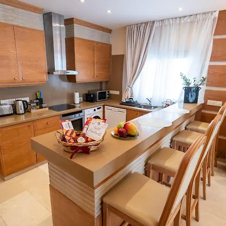 Apartment Quattro Beachfront Sea View Ap 4