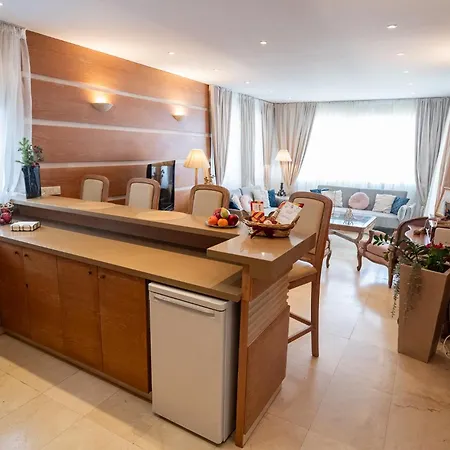 Quattro Beachfront Sea View Ap 4 *