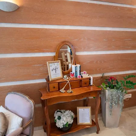 Quattro Beachfront Sea View Ap 4 アパート ラルナカ