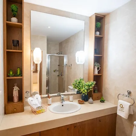 Quattro Beachfront Sea View Ap 4 *