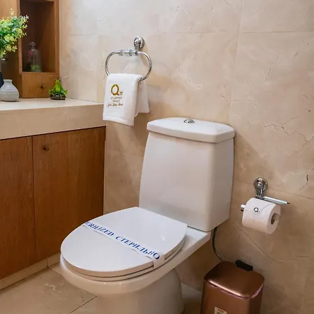 Quattro Beachfront Sea View Ap 4