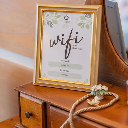 アパート Quattro Beachfront Sea View Ap 4 ラルナカ