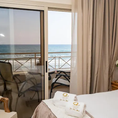 Quattro Beachfront Sea View Ap 4 Apartment *