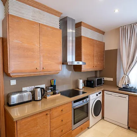 Quattro Beachfront Sea View Ap 4 Larnaca