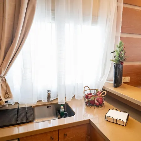 Appartamento Quattro Beachfront Sea View Ap 4 *